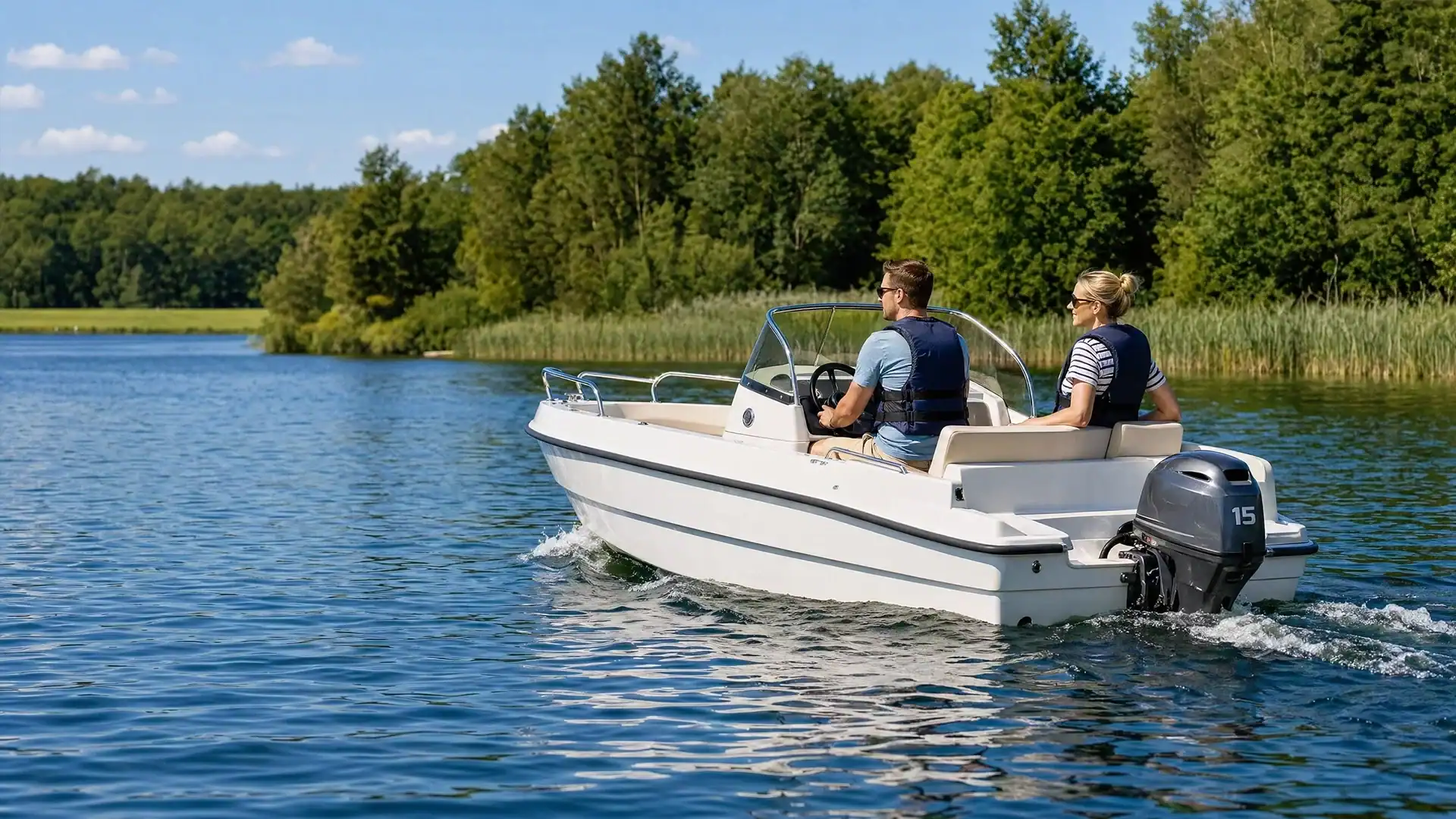 Motorboot führerscheinfrei mit 15 PS auf einem deutschen Binnensee