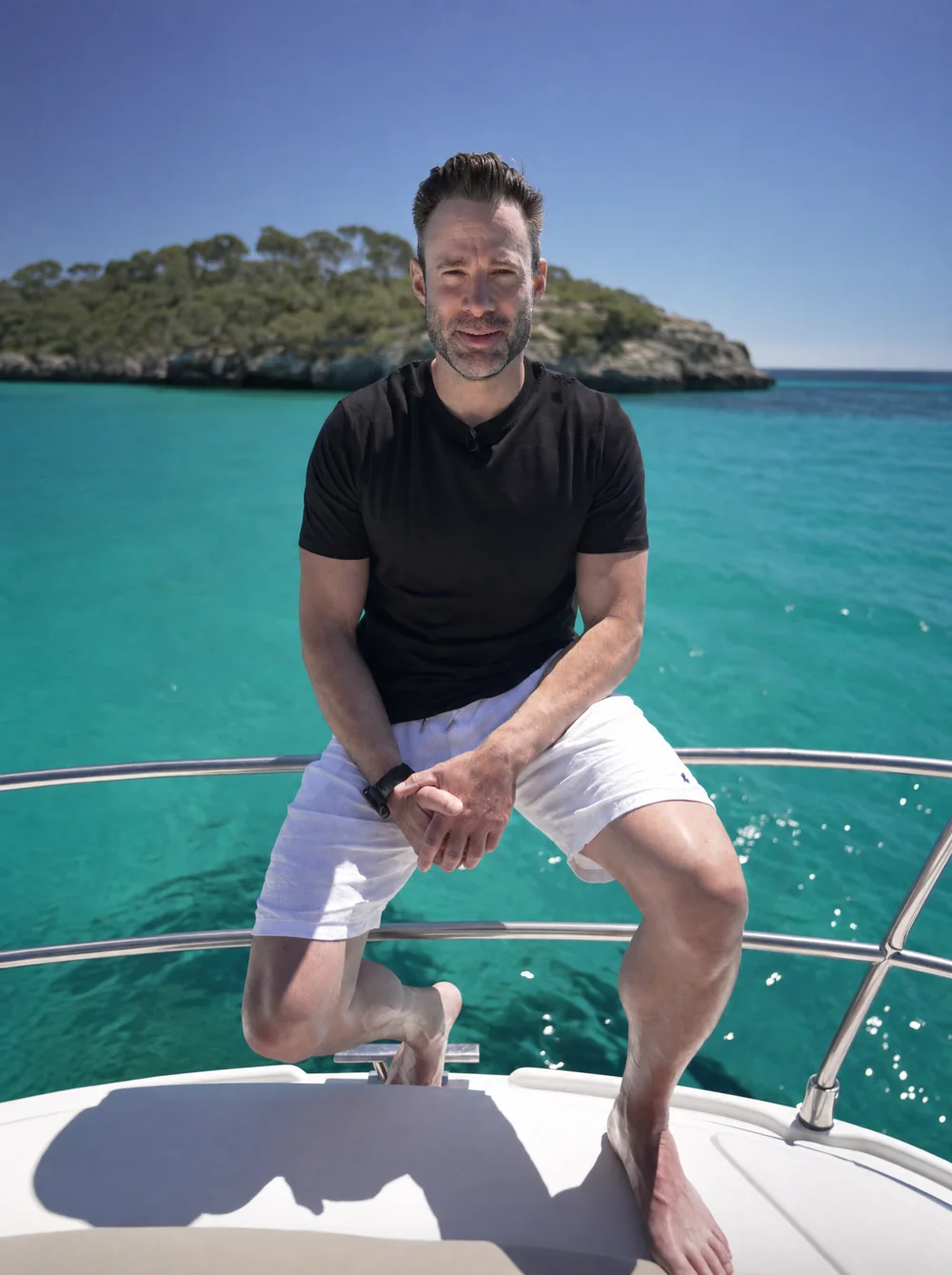 OttoBulletProof beim Bootsbande-Dreh auf dem Wasser
